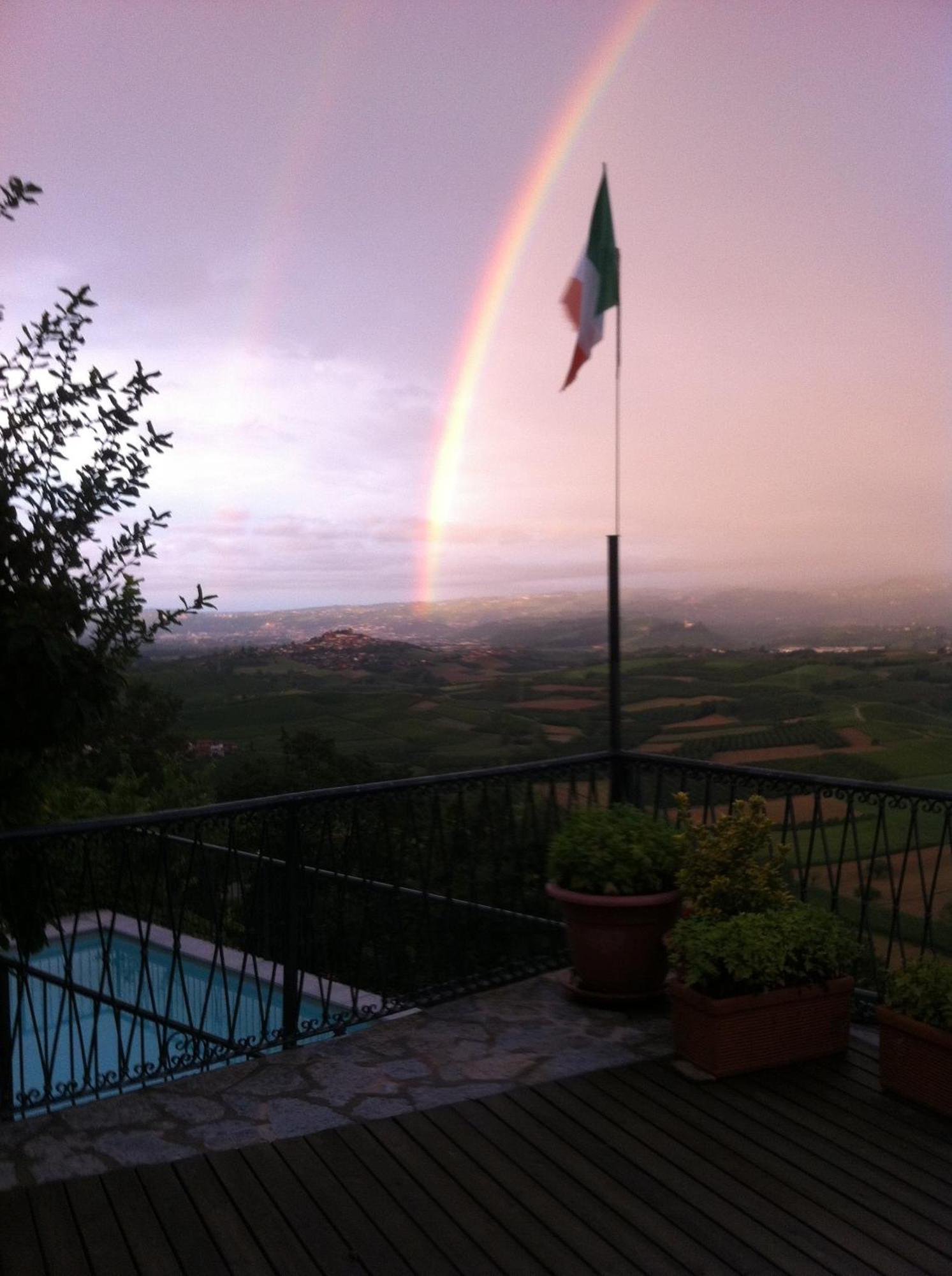 La Vigna Del Parroco Apartment Verduno Luaran gambar